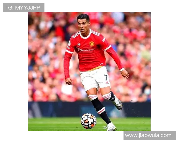 足球巨星走路姿态引热议展现赛场外最真实一面