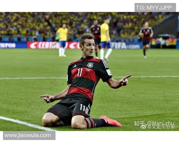 鄂姓外国足球球星的传奇经历与成就解析 鄂姓外国足球球星的传奇经历与成就解析